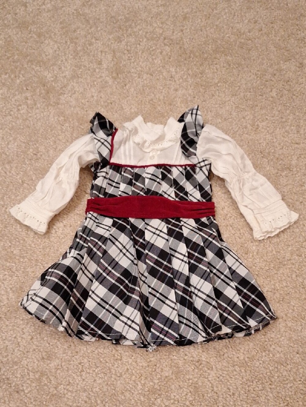 American Girl 2004 Nellie's Holiday Outfit - Picture 3 of 9